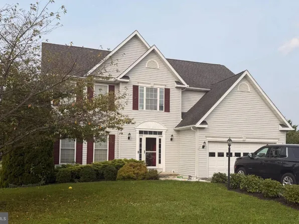 13 Creighton Ct, Martinsburg, WV 25404