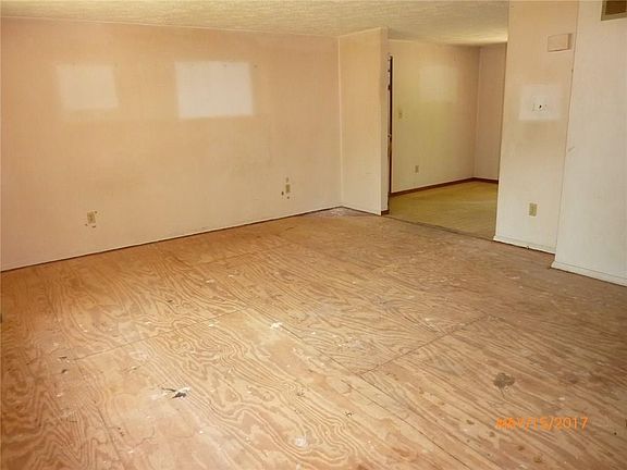 4th image of 1610 Mutz Dr