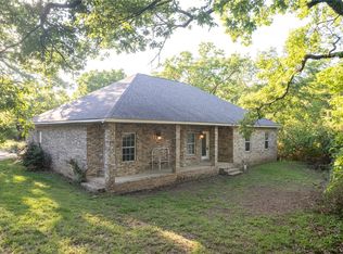 815 N 11th St, Van Buren, AR 72956
