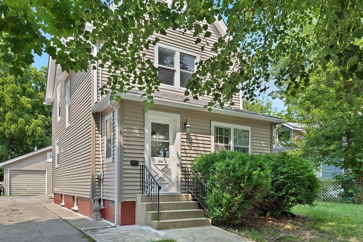616 4th St photo 1