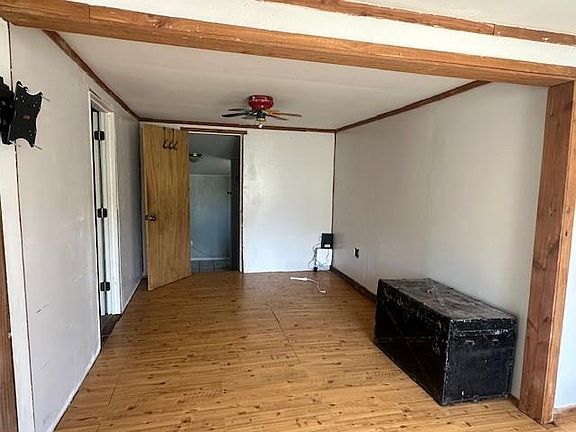 5th image of 410 E Gregg St