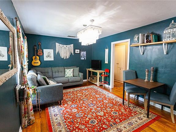 2nd image of 211 W 20th St