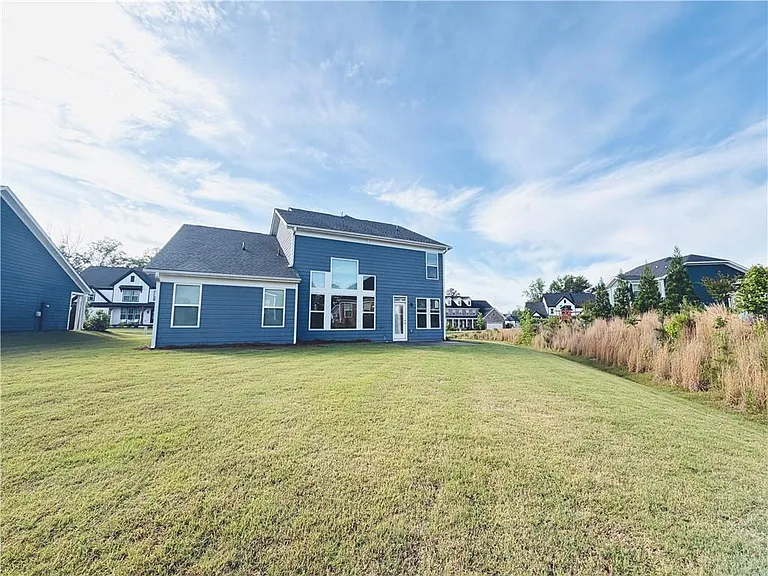 607 Michigan Cir — Photo 26