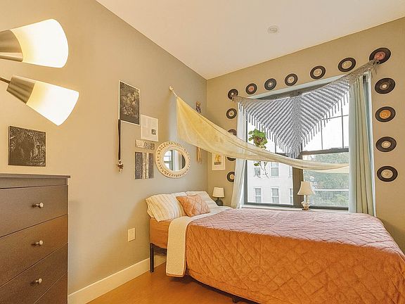4th image of 245 Jefferson St APT 3L