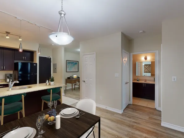 Vivere, 65 Lillian St, Toronto, ON M4S 0A1