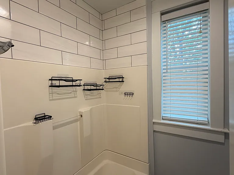 200 W 31st St #202 — Photo 9