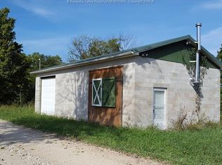 2207 Dewey Thomas Rd, Sandyville, WV 25275