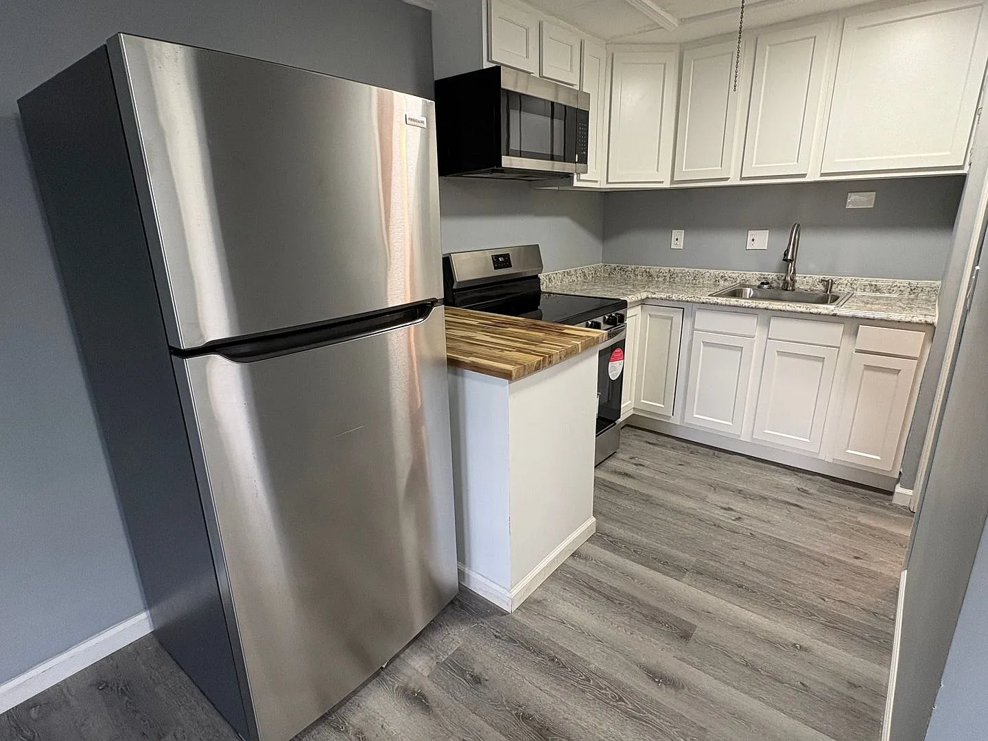 Fresh, Efficient Kent Rental with Water, Sewer & Trash Included — Photo 4