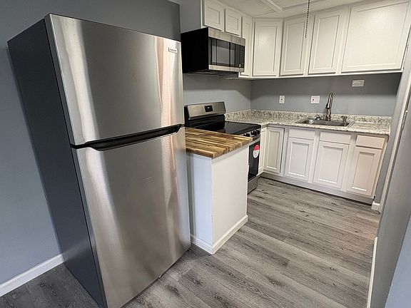 4th image of 958 Silver Meadows Blvd