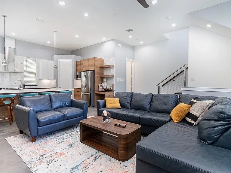 2239 Lovedale Ave — Photo 7