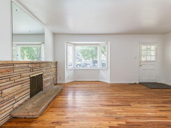 3rd image of 2138 E Wilson Ave