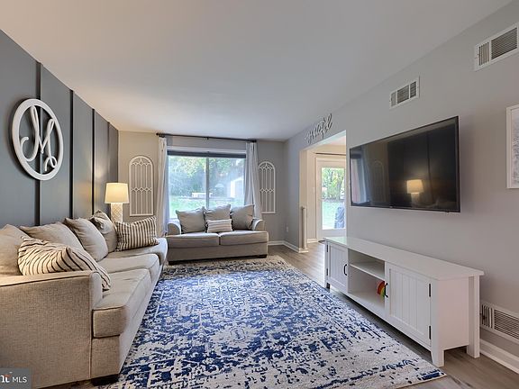 5th image of 230 Parklawn Ct