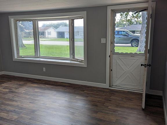 3rd image of 10 Jordan Dr