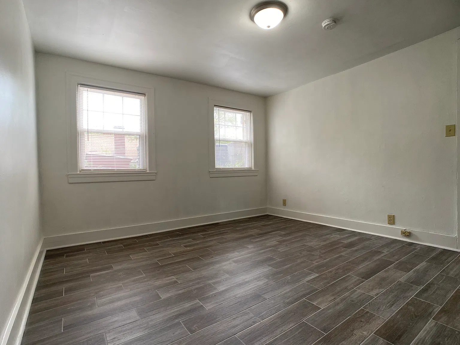 Studio, 400 sqft, $895 — Photo 3