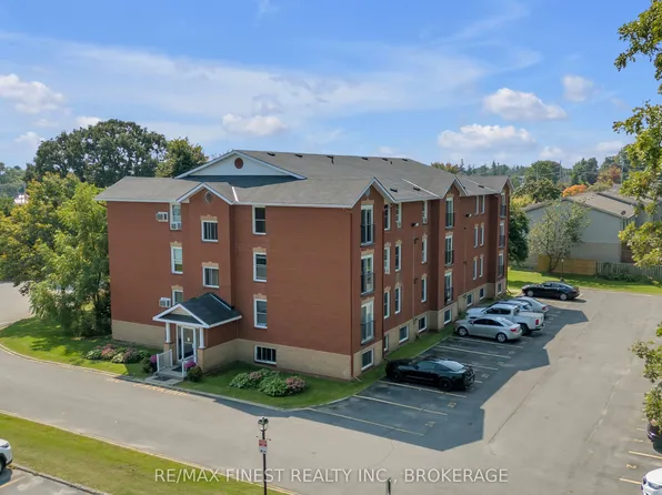 540 Talbot Pl #403, Gananoque, ON K7G 3C6