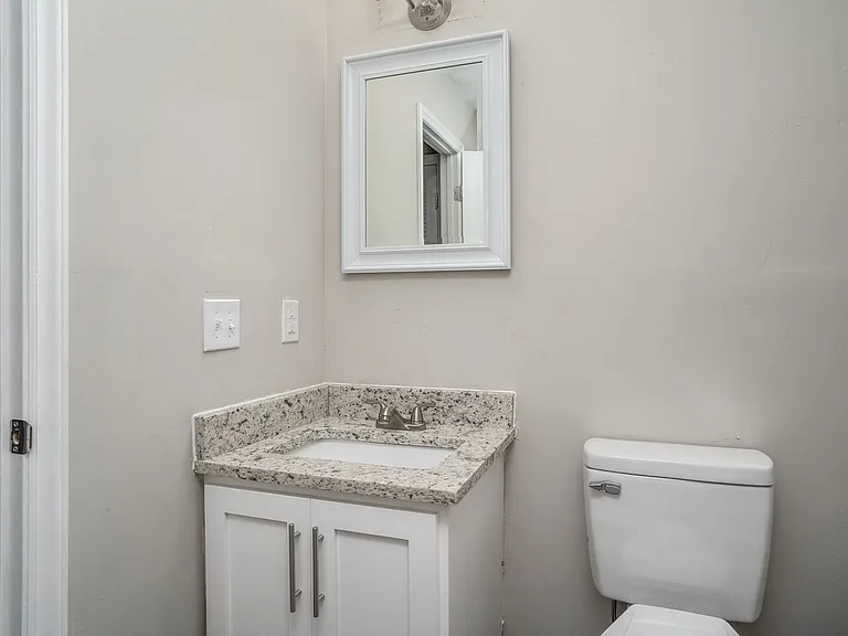 111 N Wheeless Dr — Photo 7