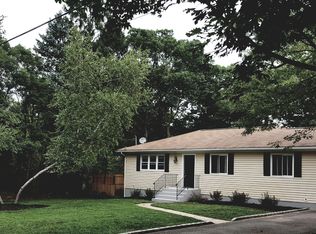 201 Newburgh Ave, Medford, NY 11763
