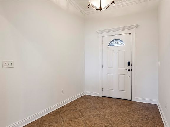5th image of 612 SW Sims Dr