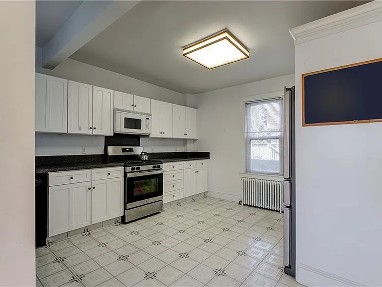 577 Spring St — Photo 11
