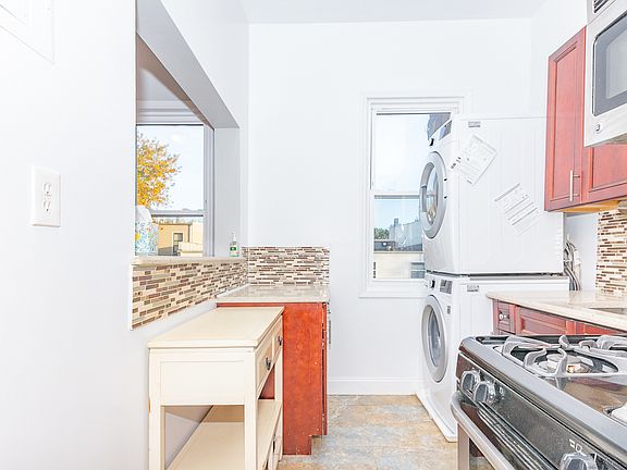 2nd image of 148 Weirfield St #2