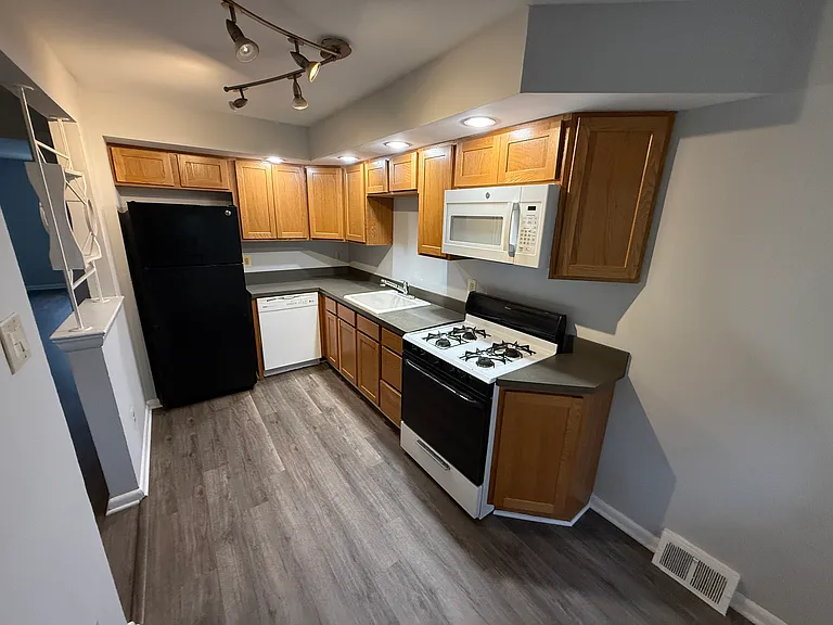 71 Suburban Ln — Photo 16