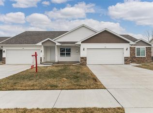 920 Deer Run Dr NE, Cedar Rapids, IA 52402