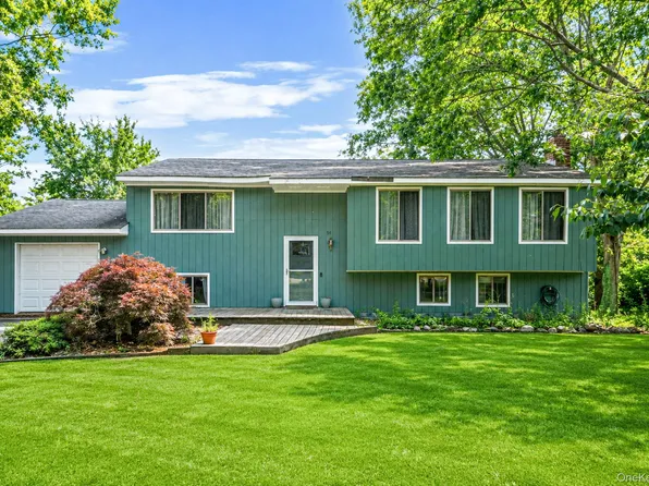 51 Trout Brook Lane, Aquebogue, NY 11931