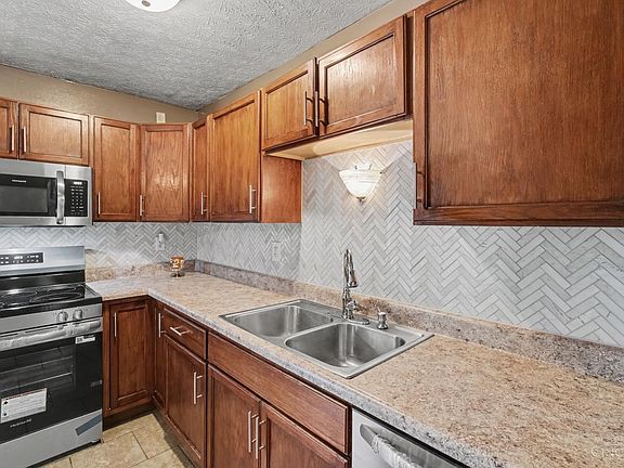 3rd image of 1841 Laredo Dr