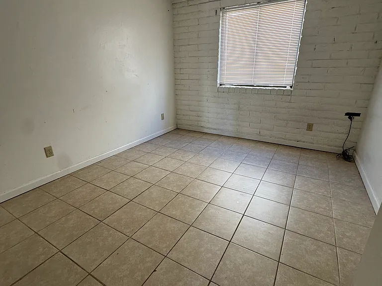 569 Campbell St #D — Photo 4