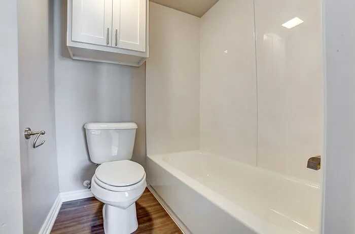 2628 E 8th St #5 — Photo 10
