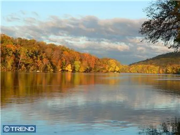 29 River Dr, Titusville, NJ 08560