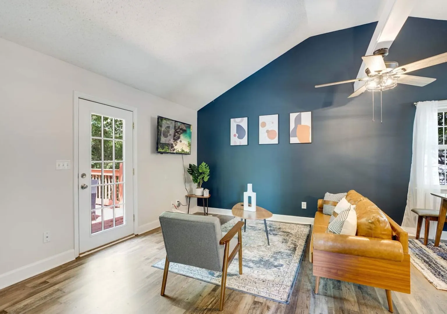 Cozy Oasis of Downtown Clarksville! — Photo 2