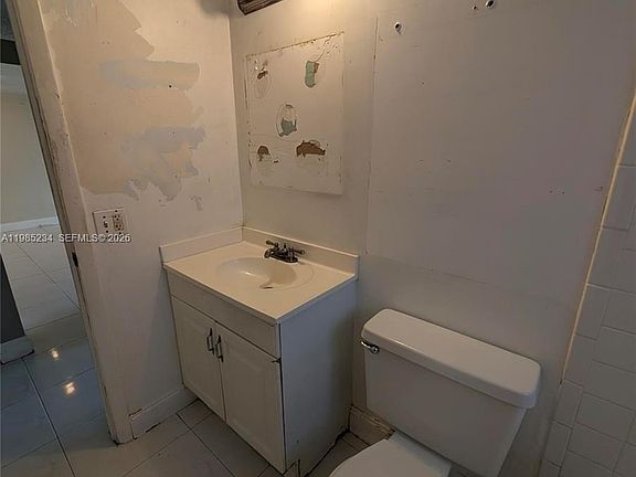 4th image of 3720 N Pine Island Rd APT 136
