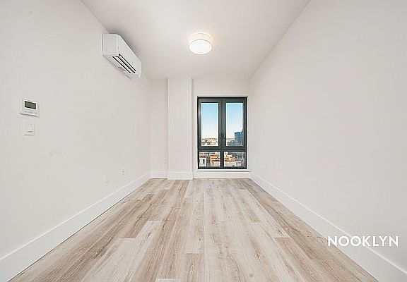 4th image of 1510 Gates Ave #604