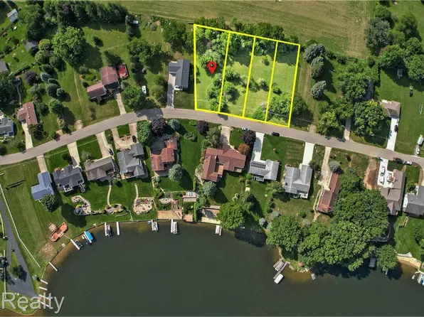 14061 Shannon Dr, Cement City, MI 49233