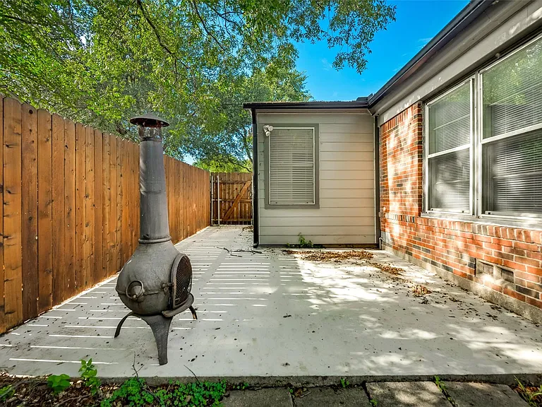 6425 Locke Ave — Photo 12
