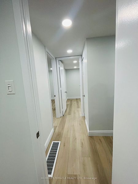 Toronto House for rent - 3 Bedrooms — photo 17