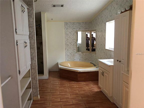 5th image of 5706 Middlesex Dr