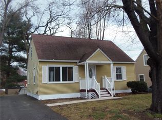 14 Hickory Ave, New Windsor, NY 12553