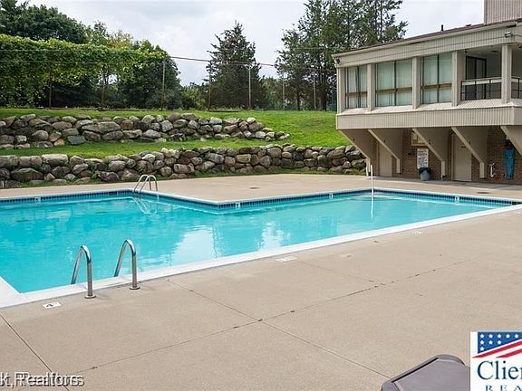 3rd image of 7422 Azalea Ct