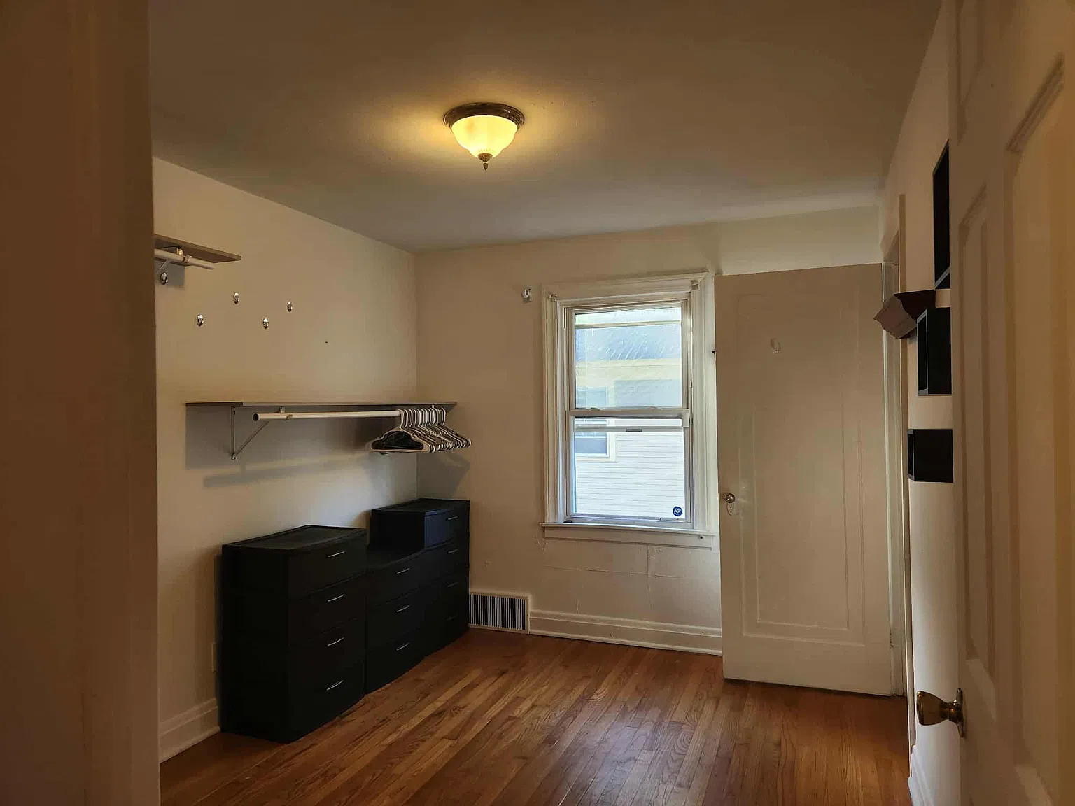 1 bed, 800 sqft, $875 — Photo 2
