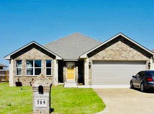 709 Kings Mnr, Moore, OK 73160
