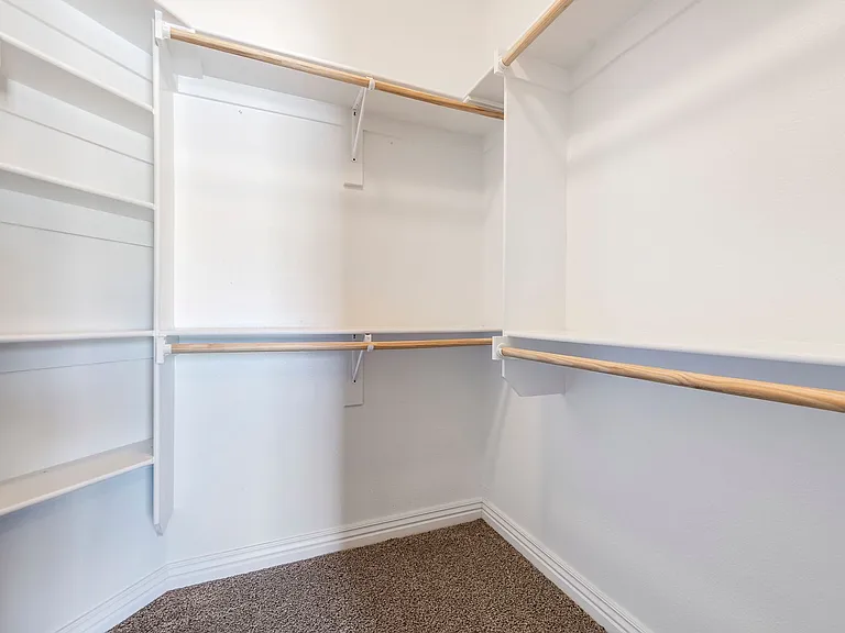 842 Baker St NW — Photo 9
