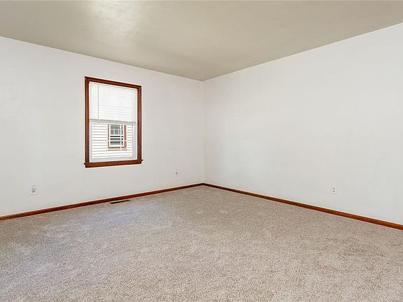 5th image of 329 Illinois Ave