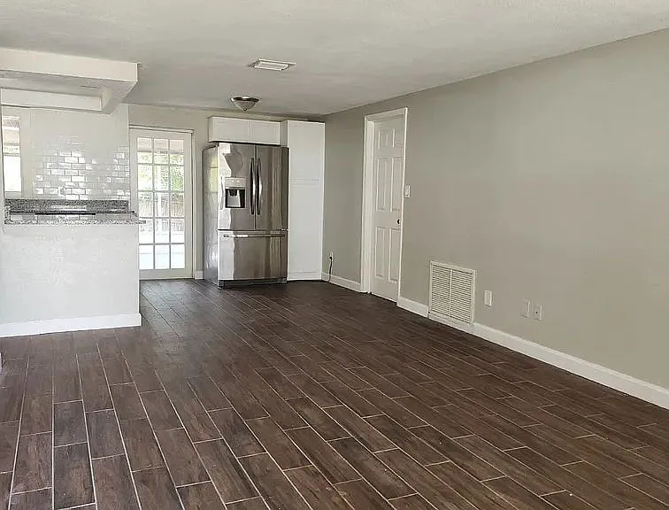 1414 Coppertree Dr — Photo 2