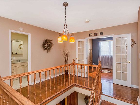 3rd image of 69 Primrose Ln