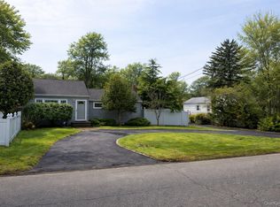 75 Lodge Ave, Huntington Station, NY 11746