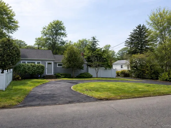 75 Lodge Avenue, Huntington Station, NY 11746