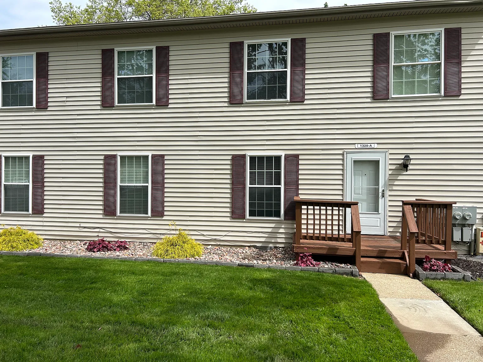 2 bed, 1056 sqft, $1,325 — Photo 1