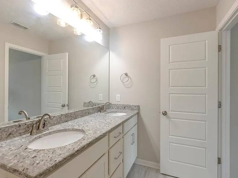 4333 Doral Dr — Photo 16